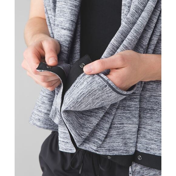 Lululemon Vinyasa Scarf Rulu Space Dye Camo Seal Grey Deep Coal Snap Wrap NWOT - Picture 10 of 10